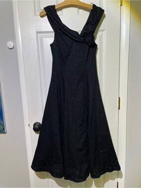 Vintage Black Sleeveless A-Line Prom Dress with Rosette Accent